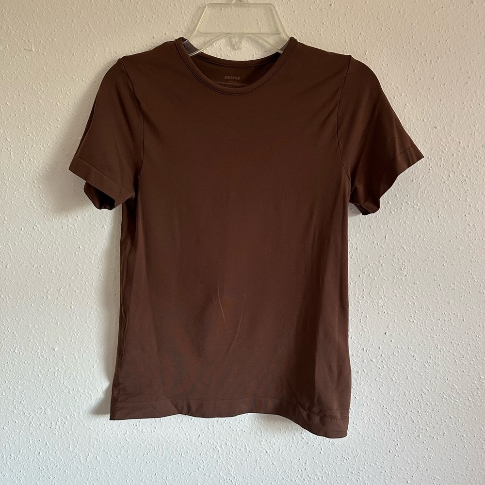SKIMS Fits Everybody Brown Short Sleeve Tee | M